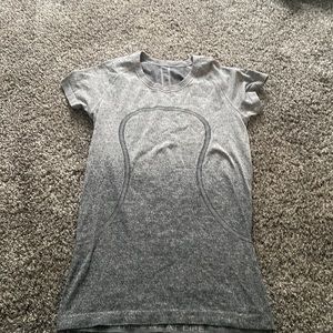 lululemon swiftly tech!! size 8 good condition!! Rare ombré grey